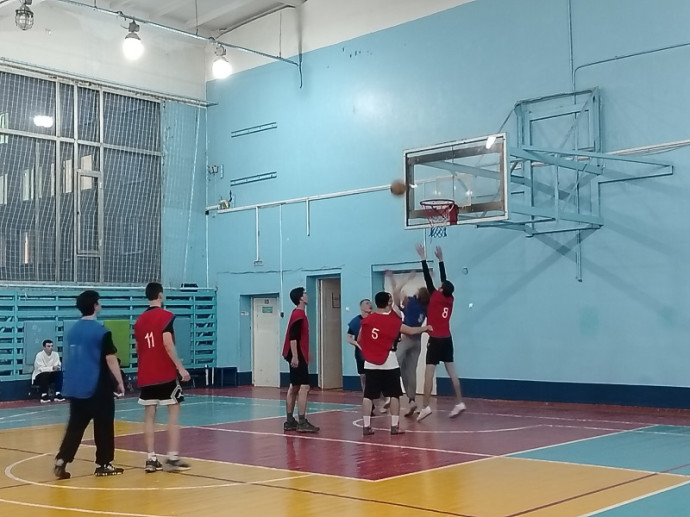 Соревнования по баскетболу на 1 курсе 8